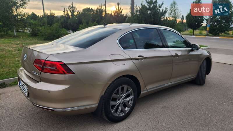 Седан Volkswagen Passat 2015 в Долинській