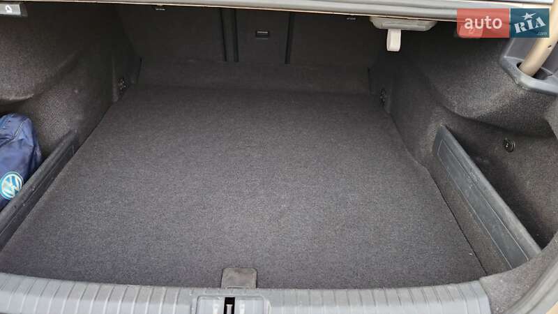 Седан Volkswagen Passat 2015 в Долинській