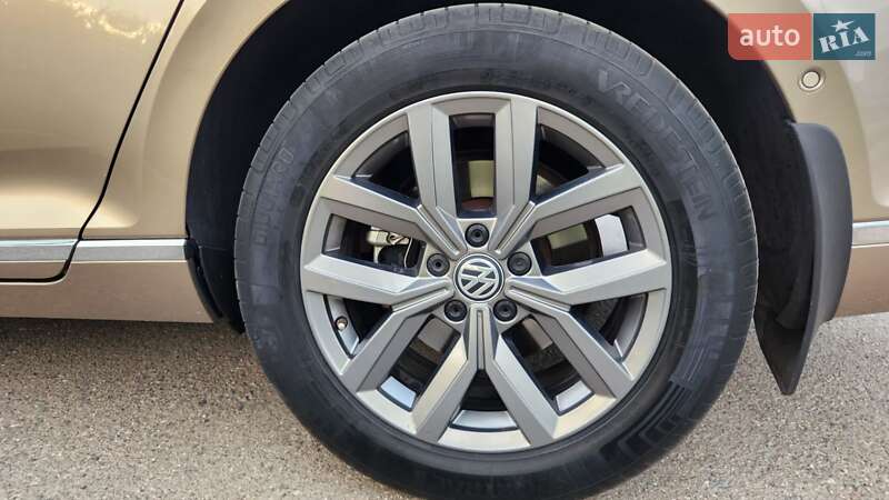 Седан Volkswagen Passat 2015 в Долинській