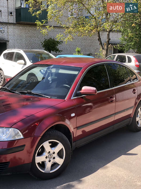 Седан Volkswagen Passat 2001 в Буську