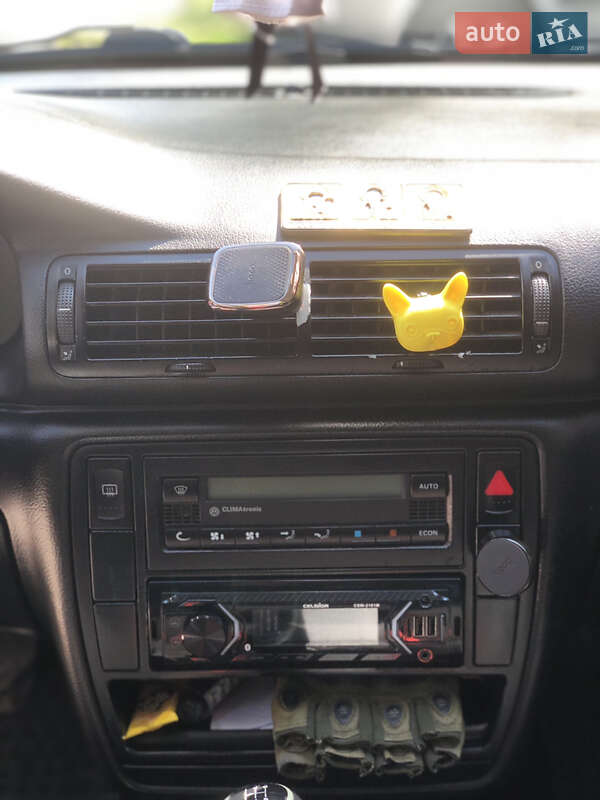 Седан Volkswagen Passat 2001 в Буську