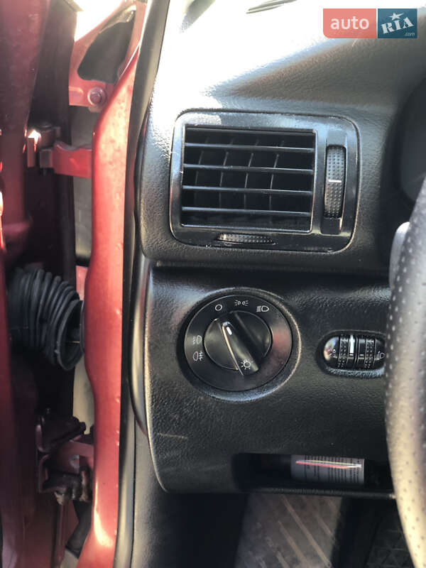 Седан Volkswagen Passat 2001 в Буську