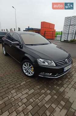 Седан Volkswagen Passat 2011 в Виноградове