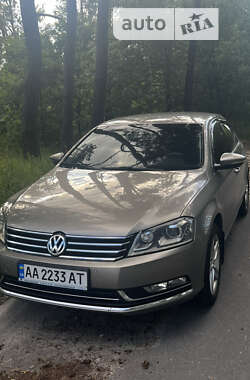 Седан Volkswagen Passat 2014 в Киеве