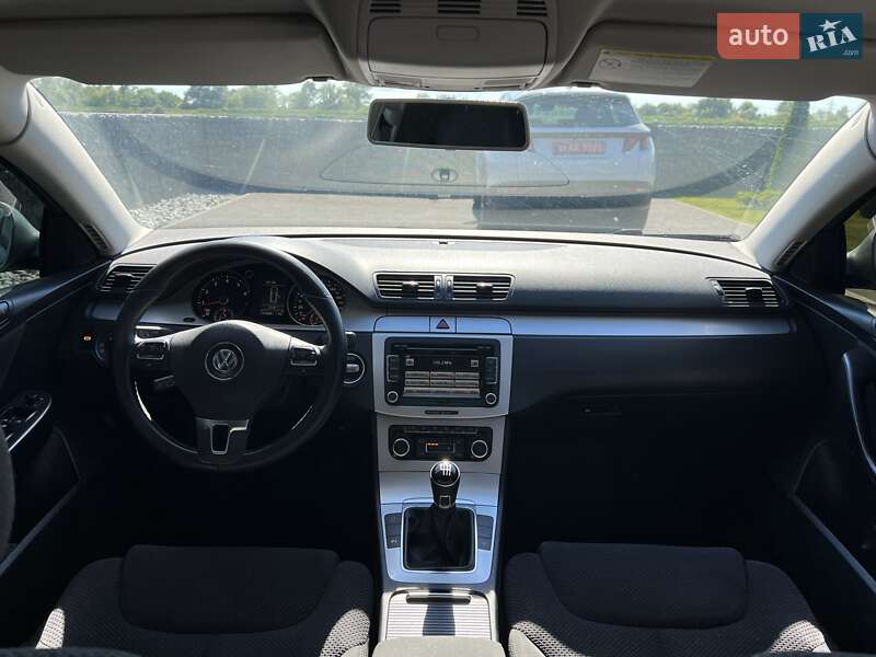 Седан Volkswagen Passat 2010 в Мукачевому