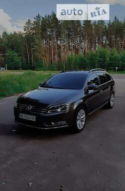 Универсал Volkswagen Passat 2011 в Рокитном