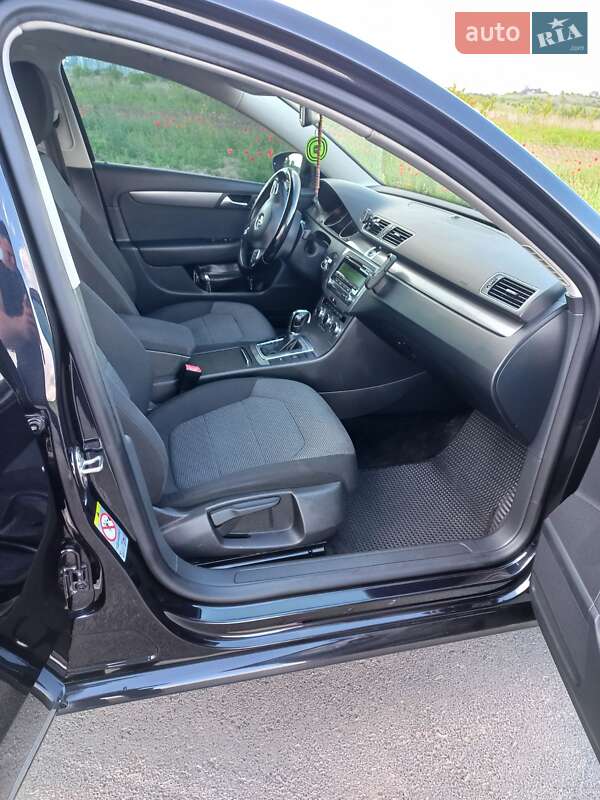 Універсал Volkswagen Passat 2014 в Рівному