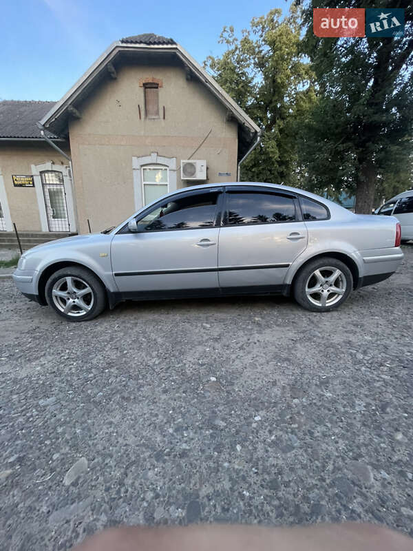 Седан Volkswagen Passat 1999 в Кицмани