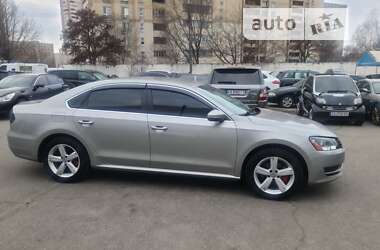 Седан Volkswagen Passat 2011 в Києві