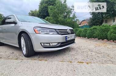 Седан Volkswagen Passat 2014 в Ромнах