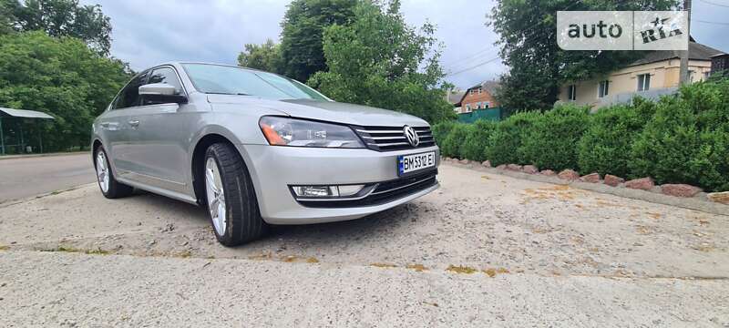 Седан Volkswagen Passat 2014 в Ромнах