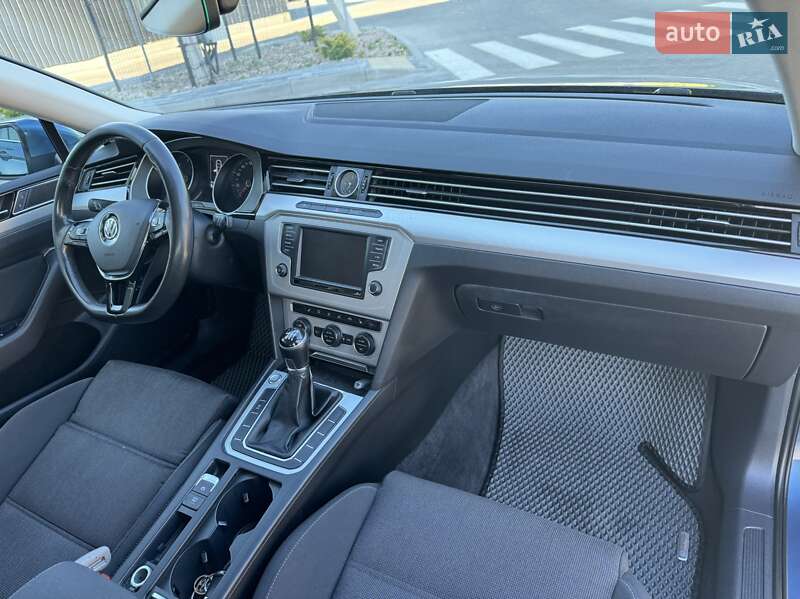 Універсал Volkswagen Passat 2016 в Луцьку