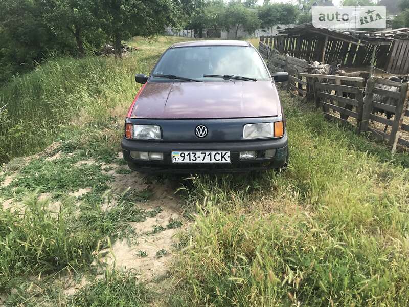 Седан Volkswagen Passat 1991 в Лубнах