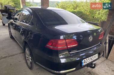 Седан Volkswagen Passat 2011 в Хусті