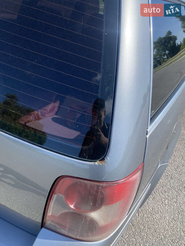 Універсал Volkswagen Passat 2002 в Ромнах