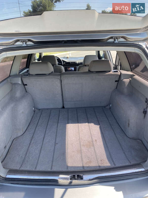 Універсал Volkswagen Passat 2002 в Ромнах