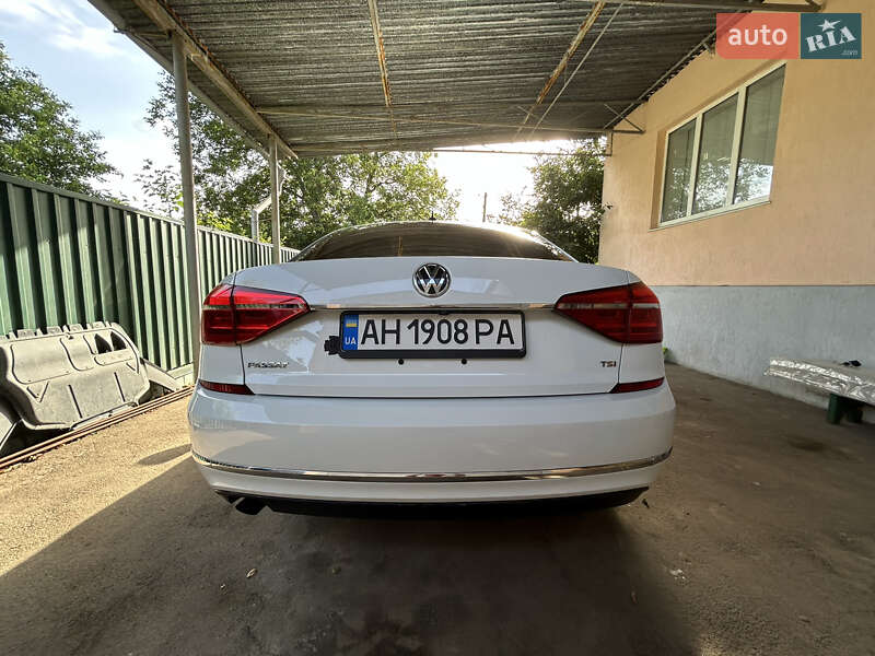 Седан Volkswagen Passat 2015 в Днепре