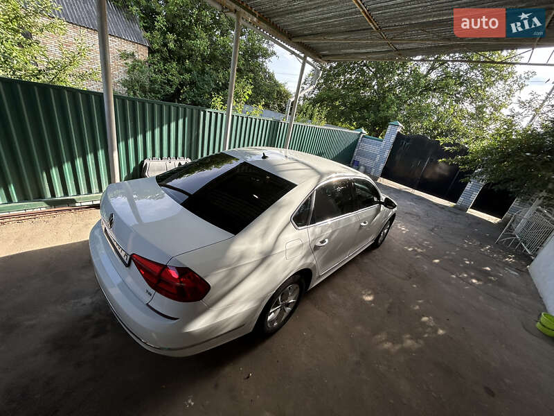 Седан Volkswagen Passat 2015 в Днепре