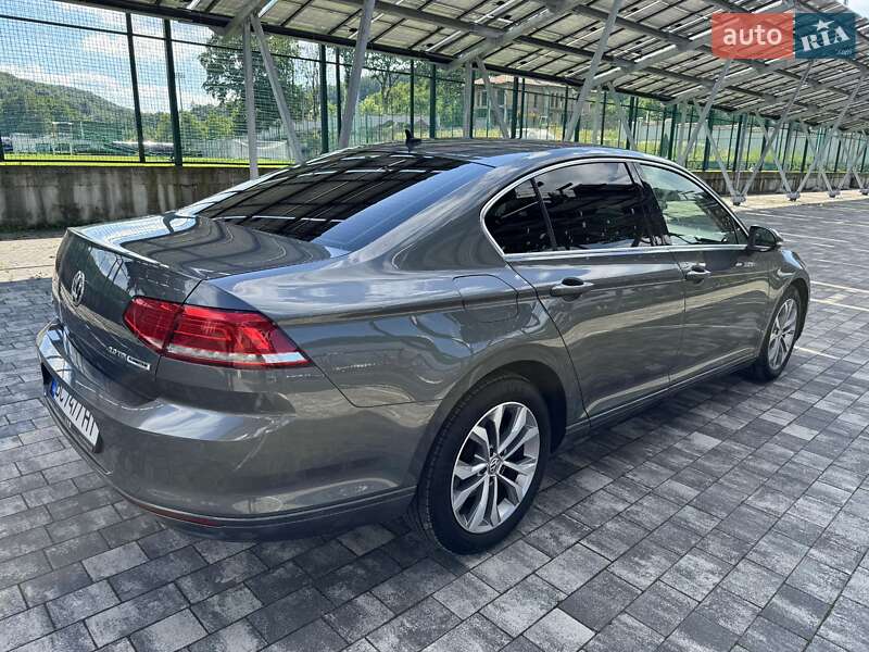 Седан Volkswagen Passat 2016 в Львове