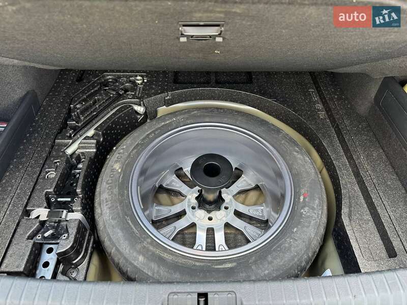 Седан Volkswagen Passat 2016 в Львове