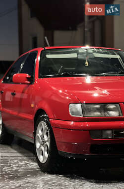 Седан Volkswagen Passat 1994 в 