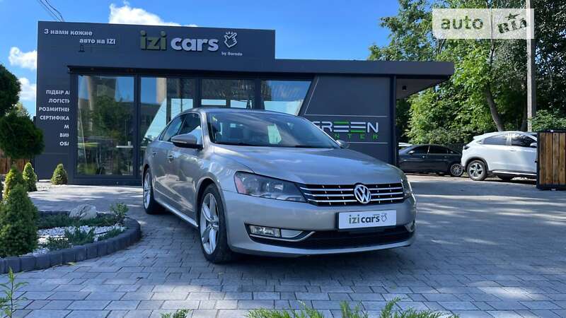 Седан Volkswagen Passat 2012 в Львове