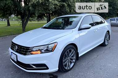 Седан Volkswagen Passat 2018 в Полтаве