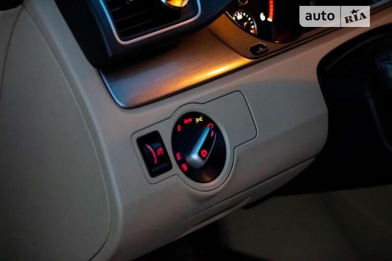 Універсал Volkswagen Passat 2012 в Івано-Франківську