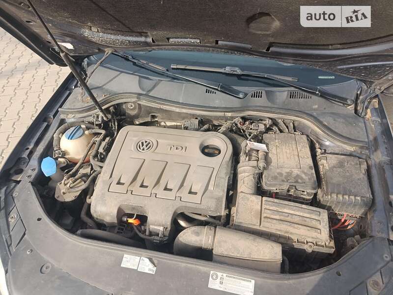 Універсал Volkswagen Passat 2012 в Івано-Франківську