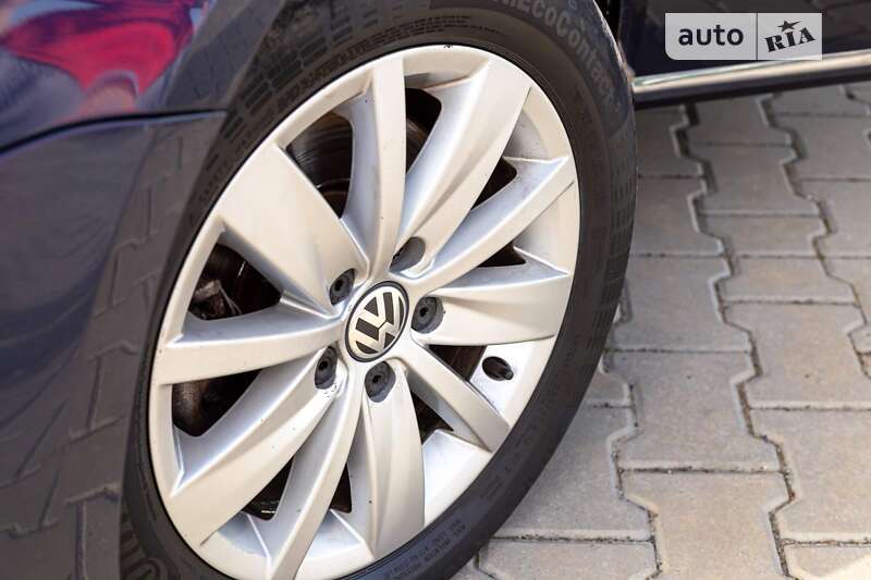 Універсал Volkswagen Passat 2012 в Івано-Франківську