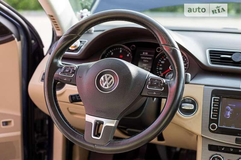 Універсал Volkswagen Passat 2012 в Івано-Франківську