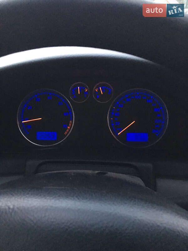 Седан Volkswagen Passat 2004 в Косові