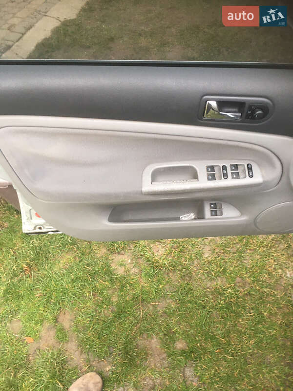 Седан Volkswagen Passat 2004 в Косові