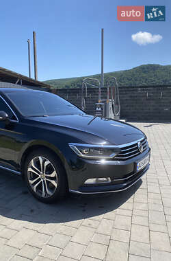 Седан Volkswagen Passat 2015 в Виноградові