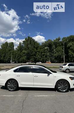 Седан Volkswagen Passat 2014 в Запоріжжі