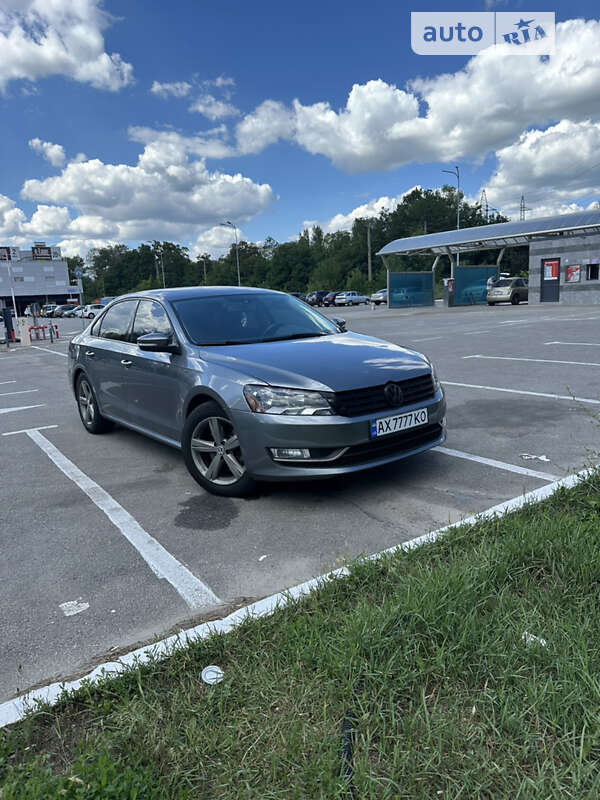 Седан Volkswagen Passat 2013 в Харкові