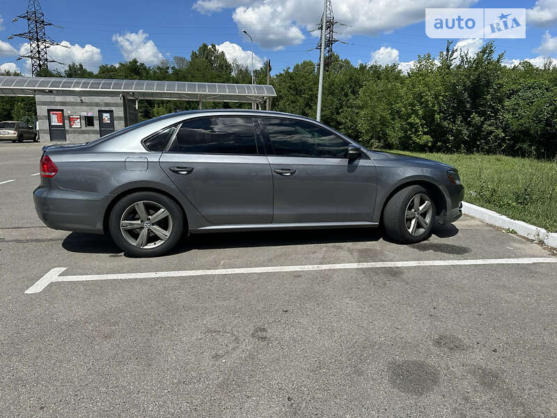 Седан Volkswagen Passat 2013 в Харкові
