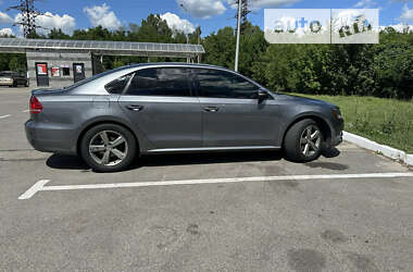 Седан Volkswagen Passat 2013 в Харькове