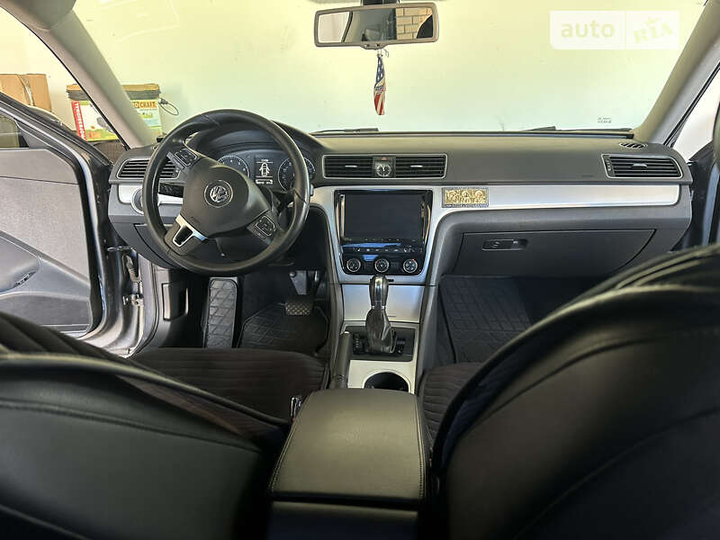 Седан Volkswagen Passat 2013 в Харкові