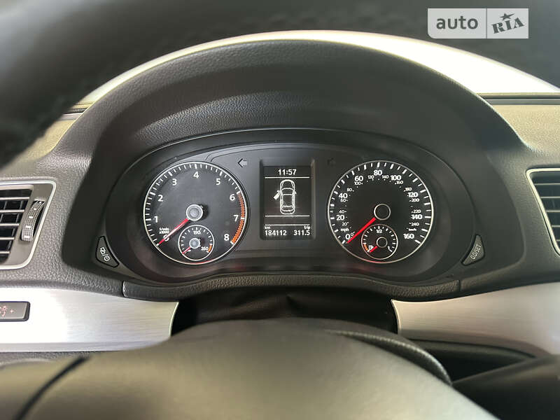 Седан Volkswagen Passat 2013 в Харкові