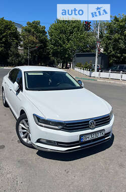 Седан Volkswagen Passat 2015 в Черноморске