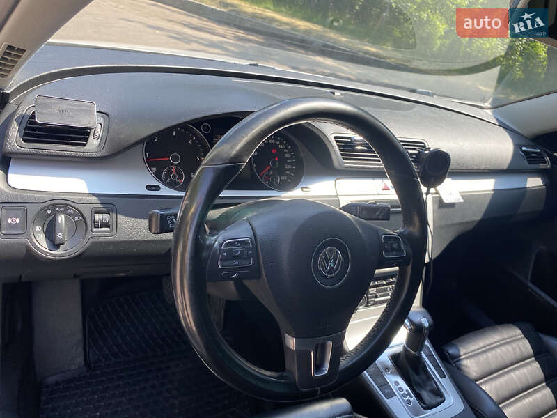 Универсал Volkswagen Passat 2010 в Житомире