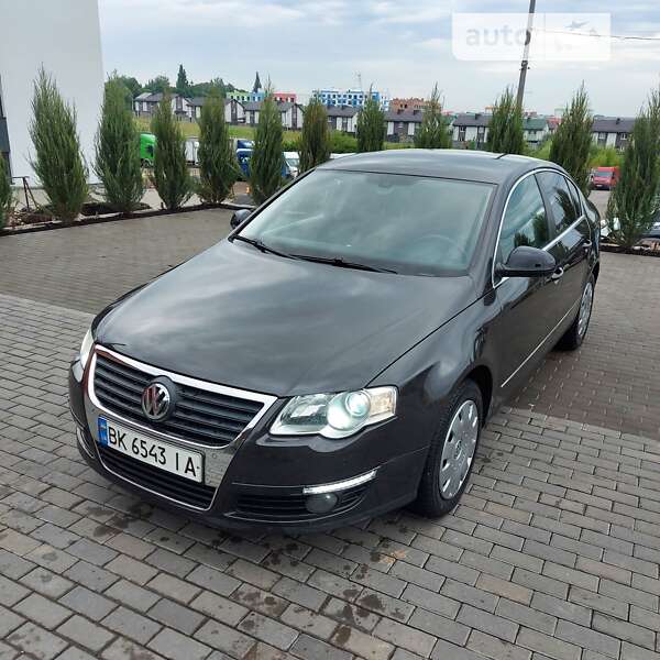 Седан Volkswagen Passat 2007 в Рівному