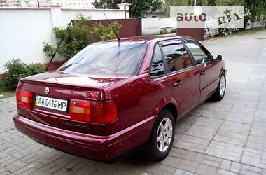 Седан Volkswagen Passat 1994 в Киеве