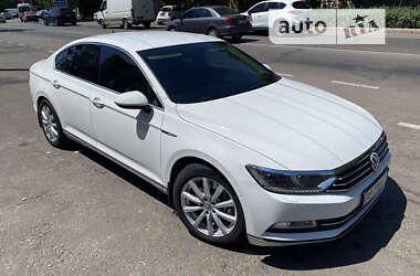 Седан Volkswagen Passat 2015 в Одессе