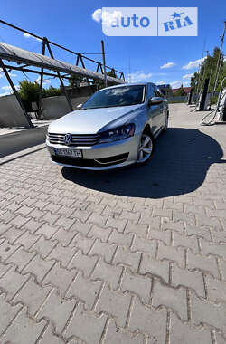 Седан Volkswagen Passat 2011 в Самборі