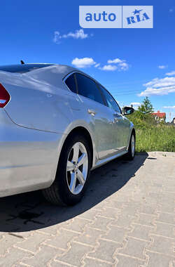 Седан Volkswagen Passat 2011 в Самборі