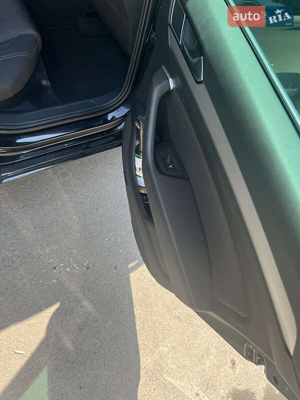 Универсал Volkswagen Passat 2016 в Луцке фото 31 Универсал Volkswagen Passat 2016 в Луцке