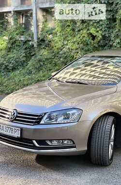 Седан Volkswagen Passat 2014 в Киеве