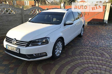 Универсал Volkswagen Passat 2011 в Мостиске